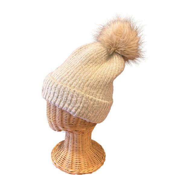 Columbia Oatmeal Knit Pom Beanie Women's One Size - Picture 1 of 7